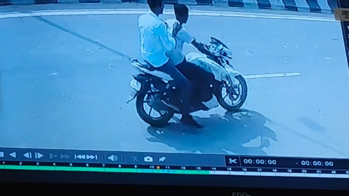 दिनदहाड़े छिनैती